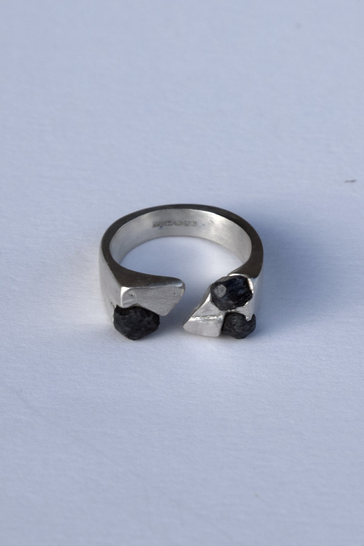 black stone diagonal ring, Size M (adjustable)